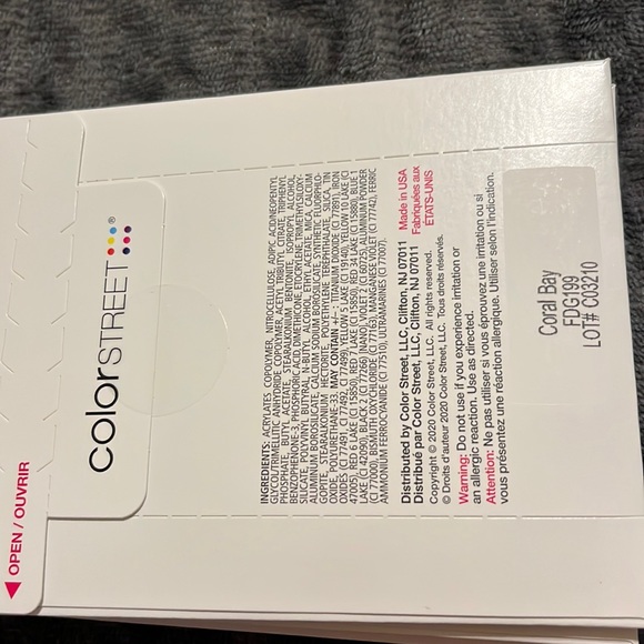 Color Street Nail Set Coral Bay - Picture 2 of 2